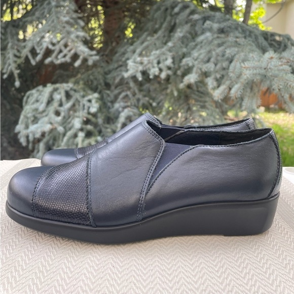 NEW SAS Navy Blue Leather Nora Slip on Comfort Loafers. Women’s size 9.5 - Picture 6 of 10